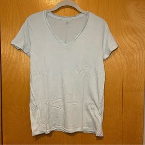 Gap women’s v-neck t-shirt, light blue, size M
